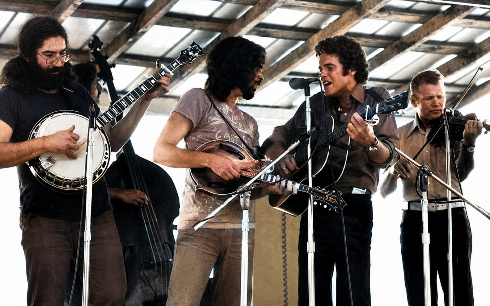 Old & In the Way performing live in 1973, with Jerry Garcia on banjo, David Grisman on mandolin, Peter Rowan on guitar, John Kahn on bass, and Vassar Clements on fiddle.